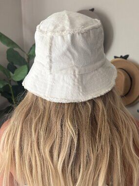 Urban Oufitters Womens White Bucket Hat